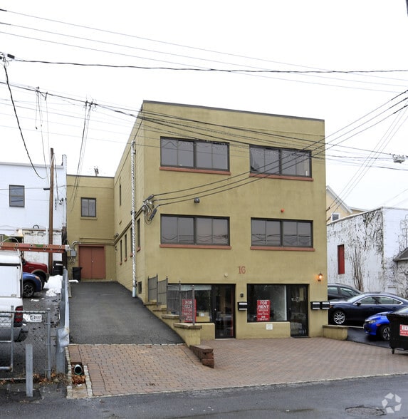 16 Railroad Ave, Pearl River, NY à louer - Photo principale – Image 1 sur 2