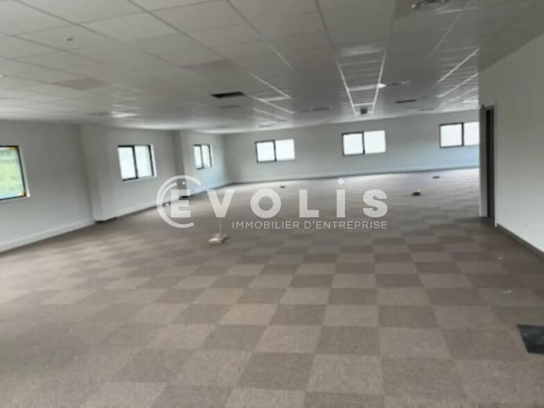 139 Rue Isaac Asimov, Bourgoin-Jallieu à louer - Photo de l’immeuble – Image 2 sur 20