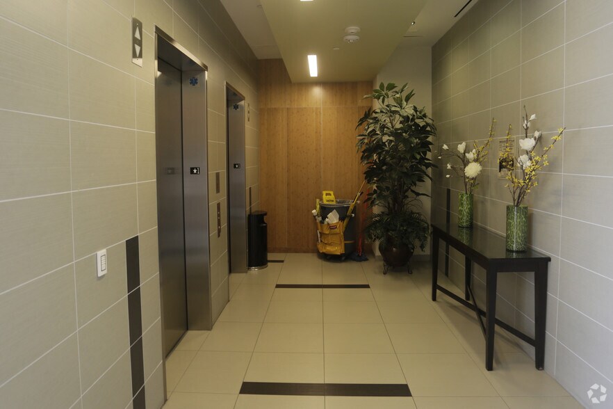 10700 Santa Monica Blvd, Los Angeles, CA à louer - Photo principale – Image 1 sur 5
