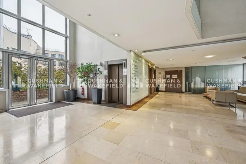 Bureau dans Montrouge à vendre - Hall d’entrée – Image 2 sur 15