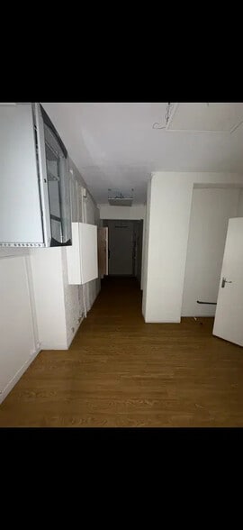 Local commercial dans Paris à louer - Photo de l’immeuble – Image 3 sur 8