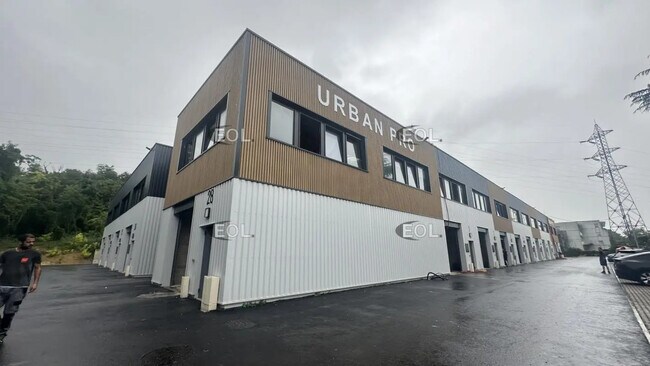 Plus de détails pour Local d'activités à louer