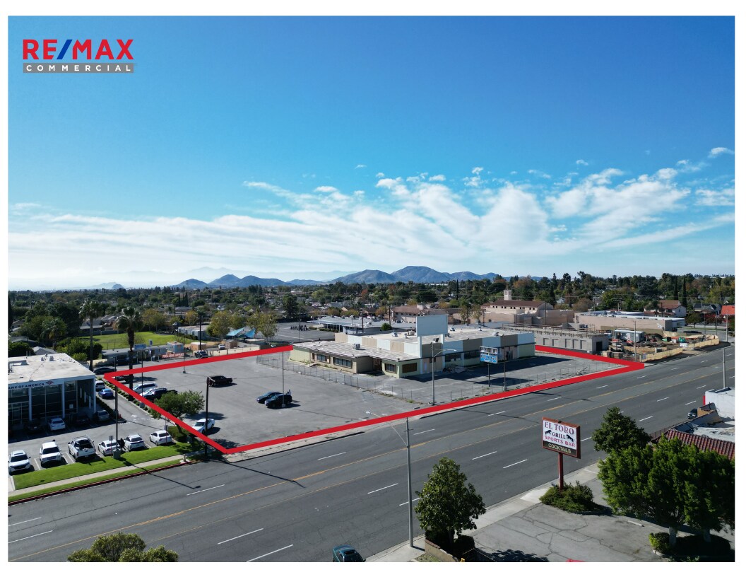 333 E Foothill Blvd, Rialto, CA à vendre Photo principale– Image 1 sur 7