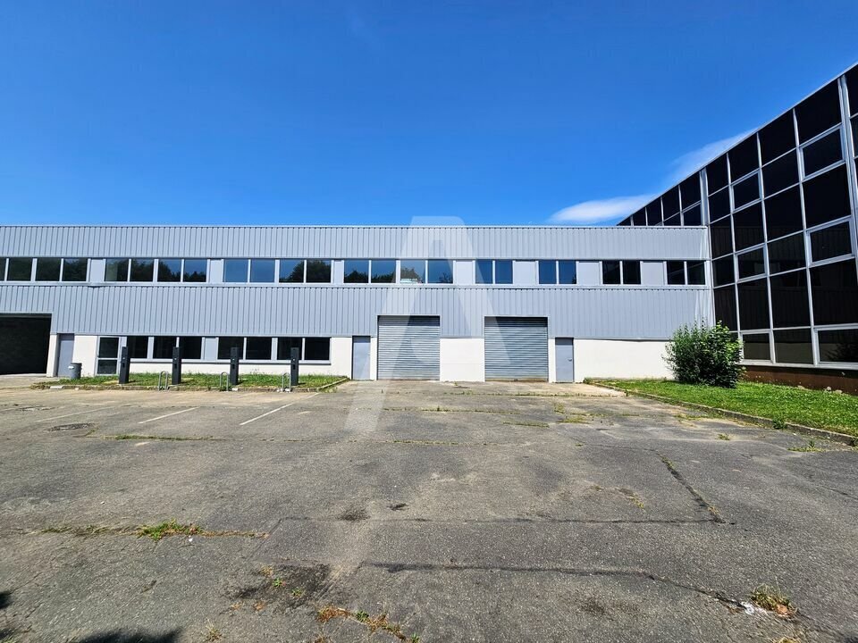 515 Avenue Roland Garros, Buc à louer Photo de l’immeuble– Image 1 sur 13