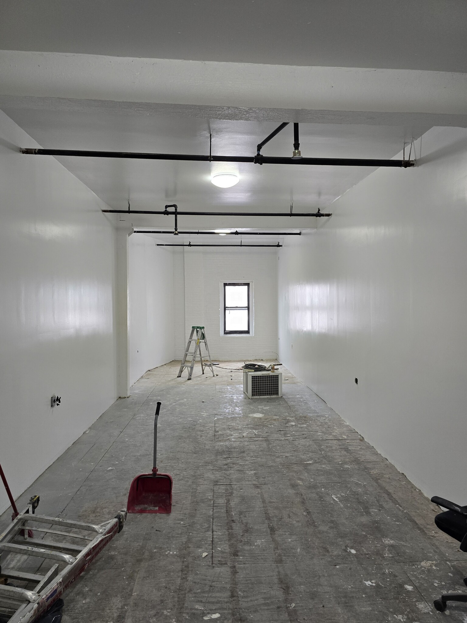 600 Johnson Ave, Brooklyn, NY à louer Photo intérieure– Image 1 sur 4