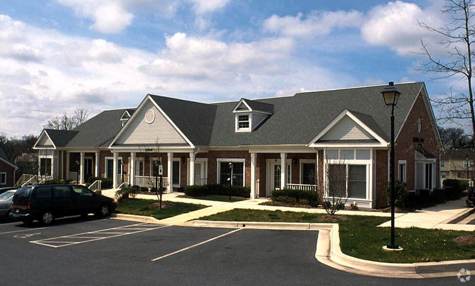 11906 Darnestown Rd, Gaithersburg, MD à louer - Photo principale – Image 1 sur 9