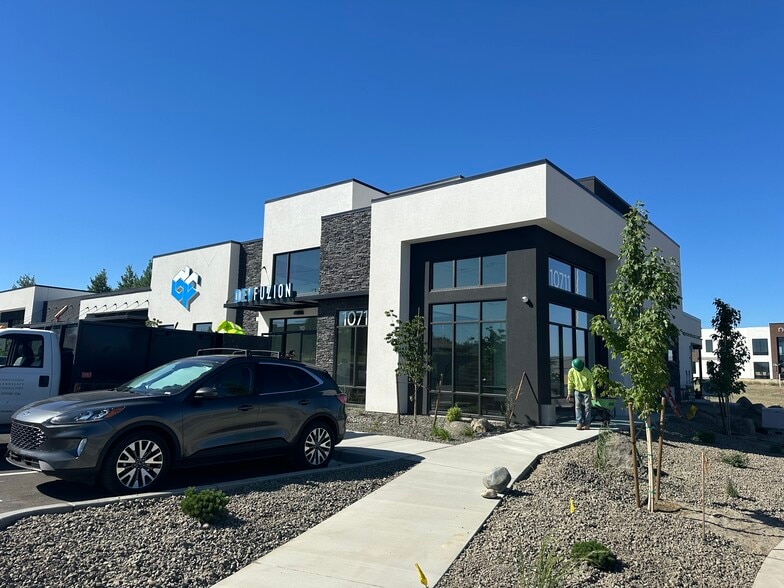 10711 Clearwater Ave, Kennewick, WA à louer - Photo de l’immeuble – Image 2 sur 6