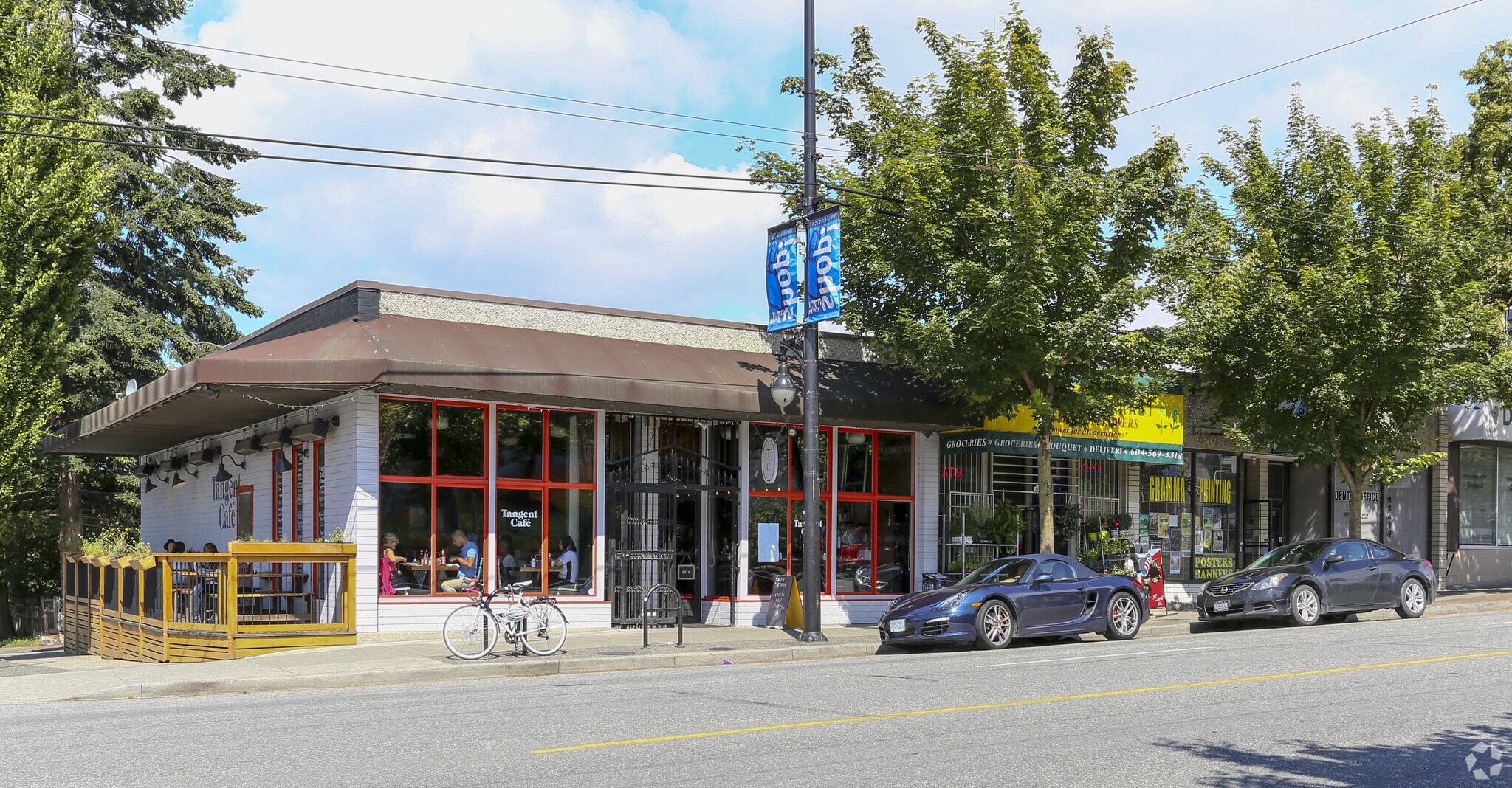 2085 Commercial Dr, Vancouver, BC à vendre Photo principale– Image 1 sur 4