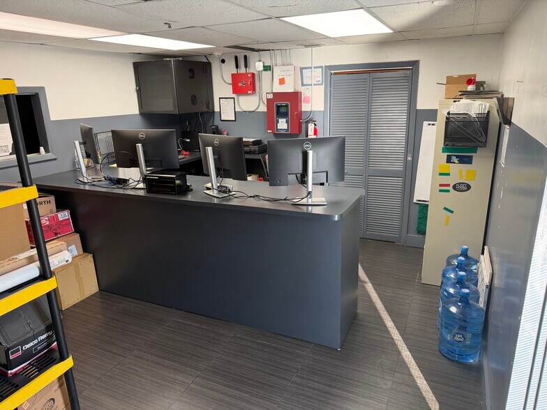 10650-10660 NW South River Dr, Medley, FL à louer - Photo de l’immeuble – Image 3 sur 11