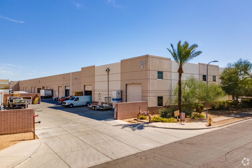 4845 W McDowell Rd, Phoenix, AZ à louer - Photo de l’immeuble – Image 2 sur 9