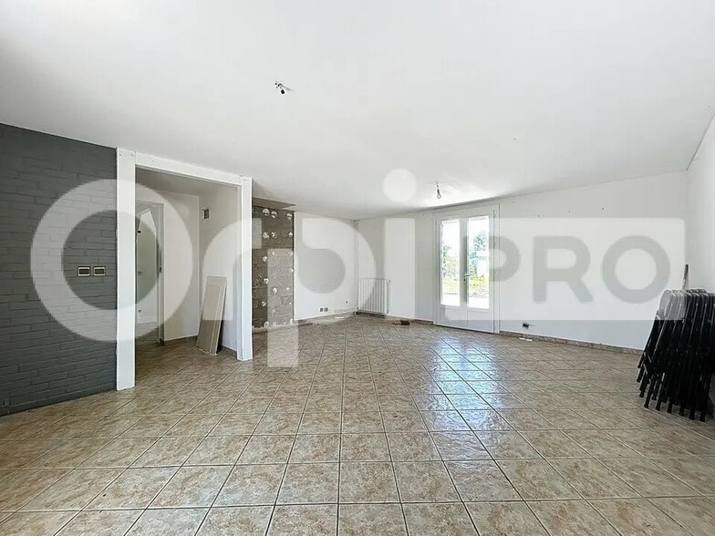 Local commercial dans Breuil-le-Vert à louer - Photo intérieure – Image 2 sur 8