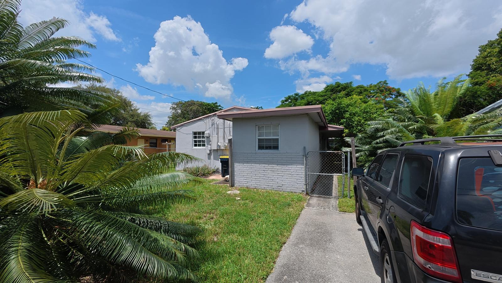 9-Unit Value-Add | Miami-Dade & Broward portefeuille de 3 biens à vendre sur LoopNet.fr Photo principale– Image 1 sur 47