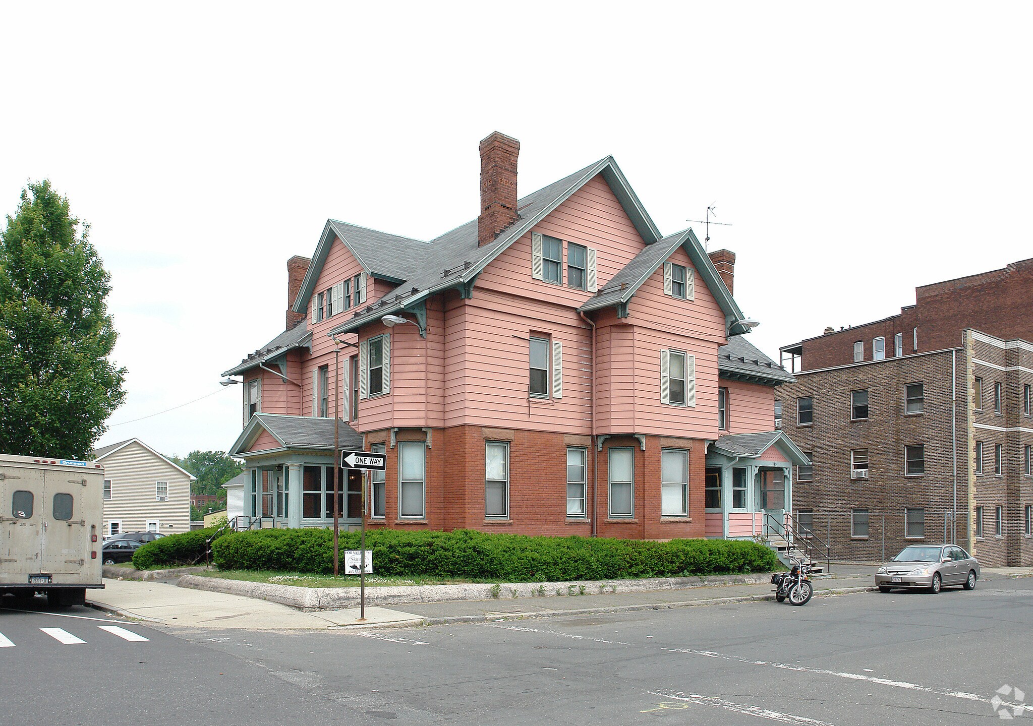 693 Dwight St, Holyoke, MA à vendre Photo principale– Image 1 sur 5
