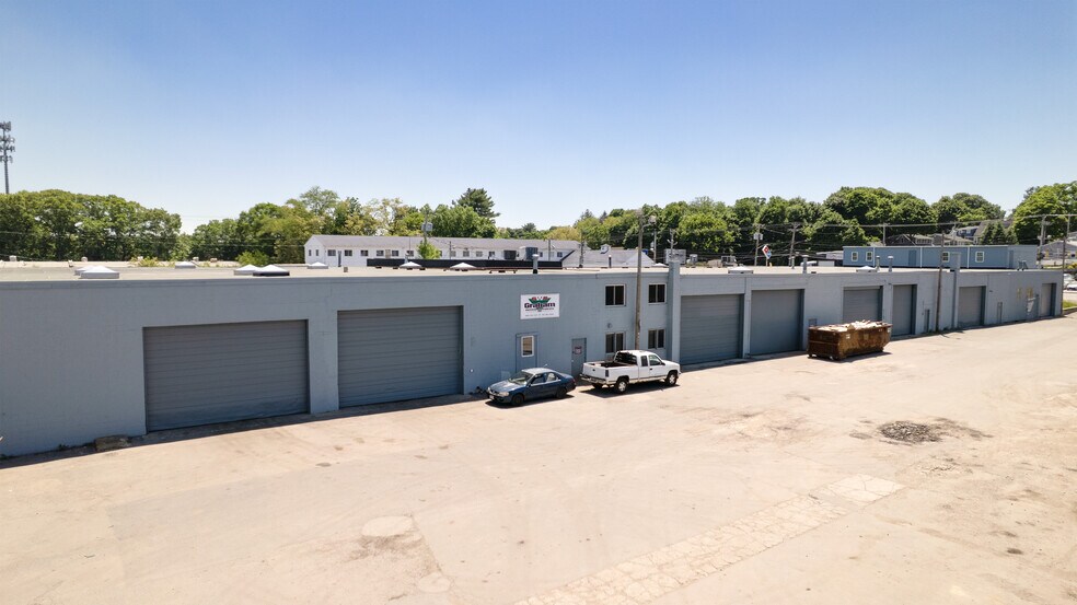 1093 N Montello St, Brockton, MA à louer - Photo de l’immeuble – Image 2 sur 8