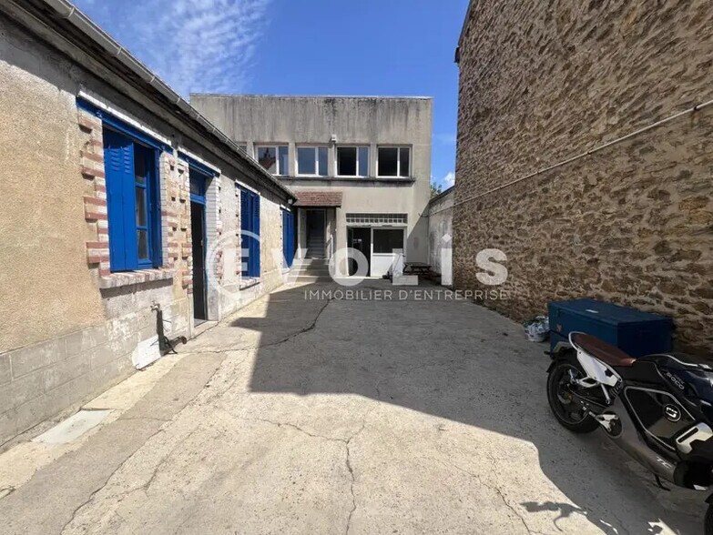 Local d'activités dans Champigny-sur-Marne à vendre - Photo de l’immeuble – Image 1 sur 17