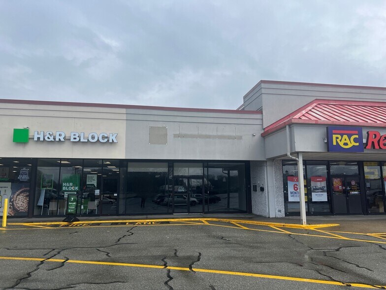 1024 Kings Hwy, New Bedford, MA à louer - Photo de l’immeuble – Image 1 sur 6