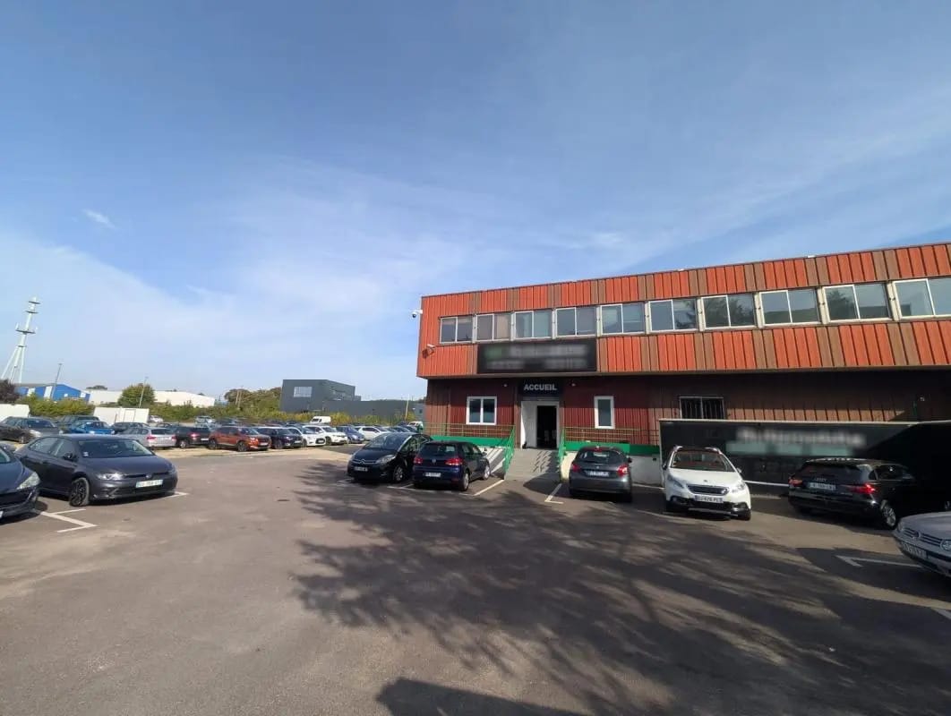 Local d'activités dans Porcheville à vendre Photo de l’immeuble– Image 1 sur 11