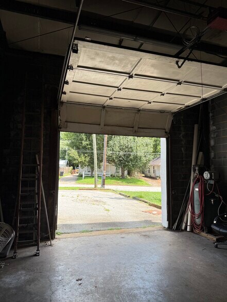 1703-1705 Holbrook St, Greensboro, NC à vendre - Photo de l’immeuble – Image 3 sur 13