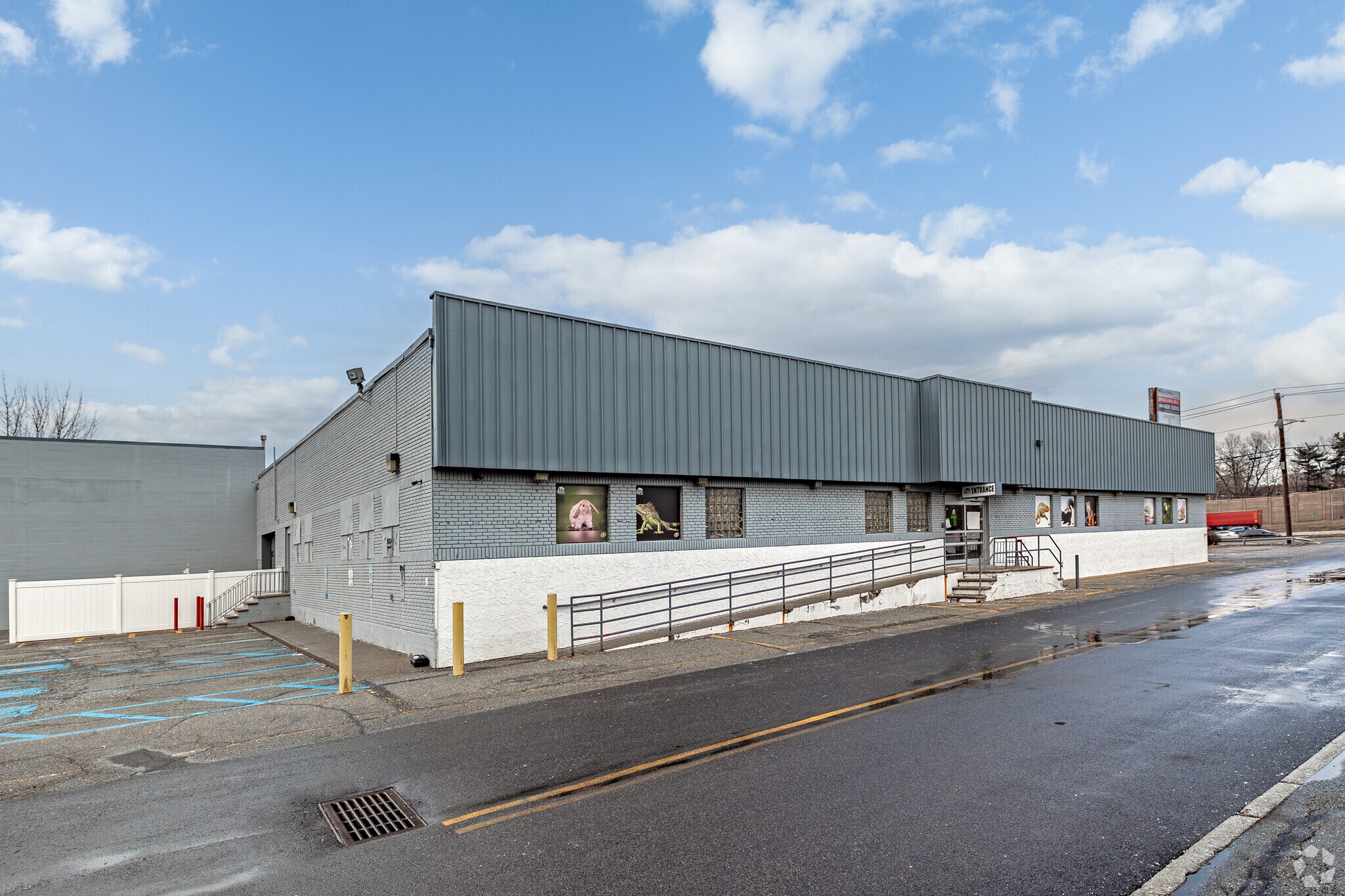 240 State Rt 17 S, Lodi, NJ à louer Photo de l’immeuble– Image 1 sur 22