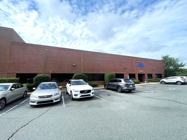 10617 Southern Loop Blvd, Pineville, NC à louer - Photo de l’immeuble – Image 2 sur 9