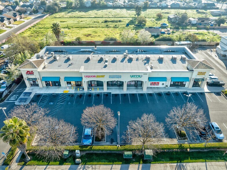 2450 N Brawley Ave, Fresno, CA à louer - Photo de l’immeuble – Image 3 sur 10