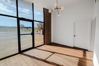 3115 Sabine St, Forest Hill, TX à louer Hall d’entrée– Image 2 sur 11