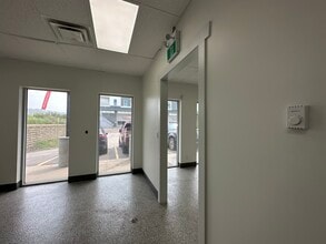 10216-10218 Centennial Dr, Fort McMurray, AB à louer Photo intérieure– Image 2 sur 31