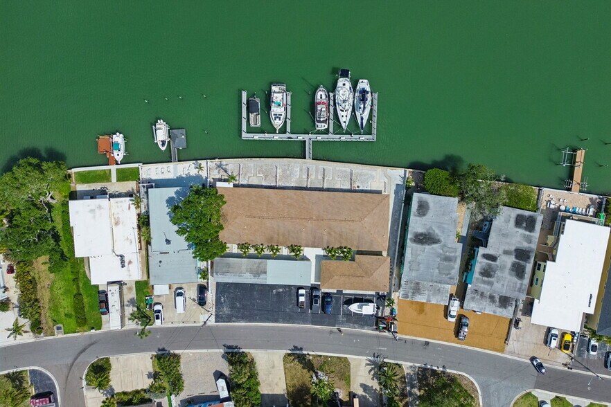 2307 Bay Blvd, Indian Rocks Beach, FL à vendre - Photo de l’immeuble – Image 2 sur 103