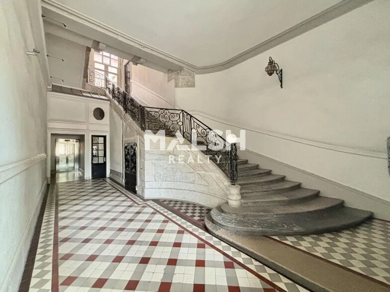 Bureau dans Lyon à louer - Hall d’entrée – Image 2 sur 8