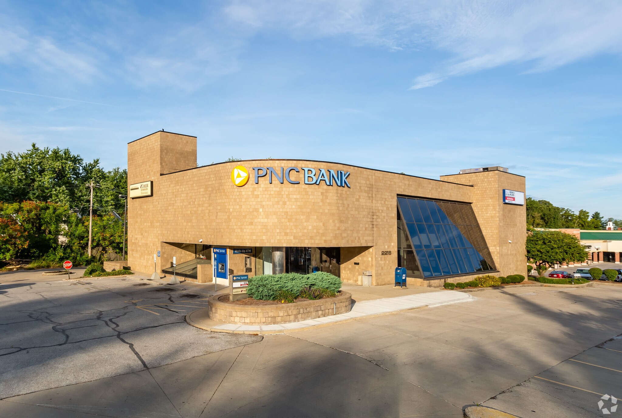 2216 Dixie Hwy, Fort Mitchell, KY à louer Photo principale– Image 1 sur 24
