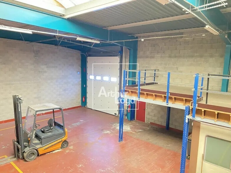 Local d'activités dans Lisses à vendre - Photo intérieure – Image 2 sur 7