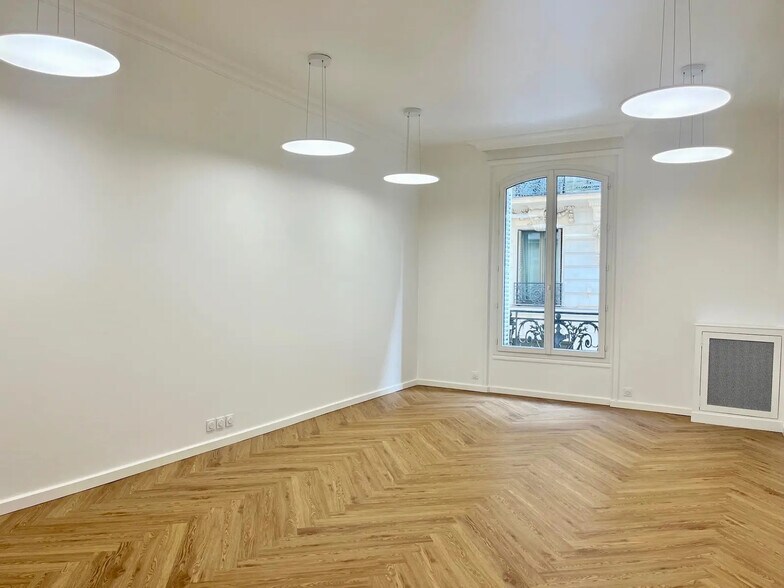 Bureau dans Paris à louer - Photo de l’immeuble – Image 1 sur 11