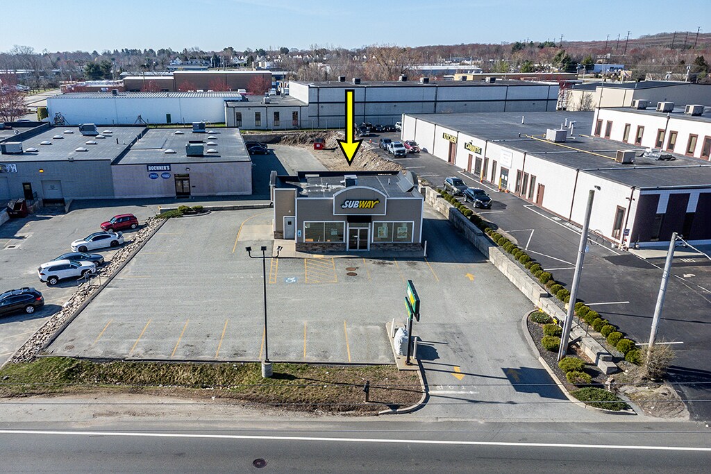 2214 Plainfield Pike, Cranston, RI à vendre Photo principale– Image 1 sur 29