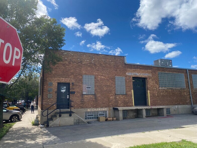 1700 N Throop St, Chicago, IL à louer - Photo de l’immeuble – Image 2 sur 21