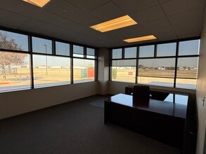 15900 Dooley Rd, Addison, TX à louer Photo intérieure– Image 1 sur 8