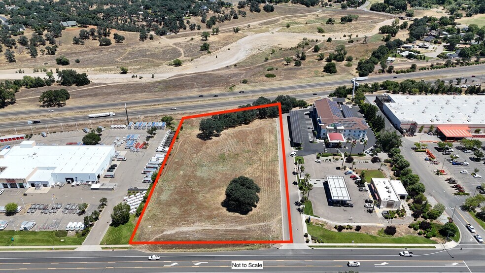 1635 Main St, Red Bluff, CA à vendre - Photo de l’immeuble – Image 1 sur 6