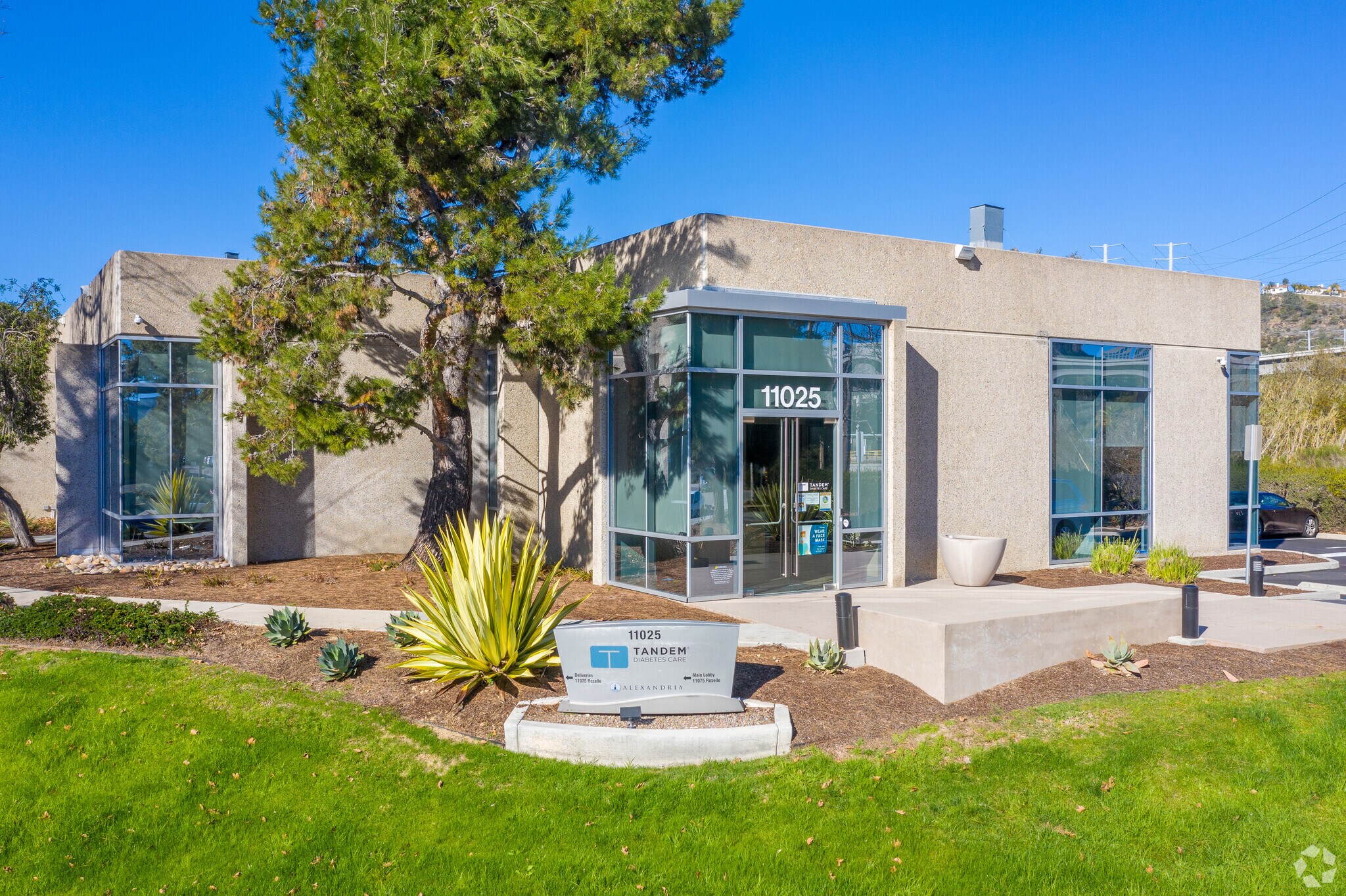 11025 Roselle St, San Diego, CA à vendre Photo principale– Image 1 sur 6