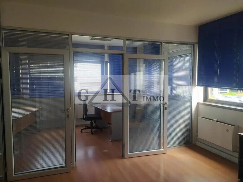 Bureau dans L'HAY-LES-ROSES à louer - Photo intérieure – Image 3 sur 7