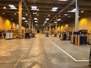 Local d’activités dans Le Bourget à louer Photo intérieure– Image 1 sur 2