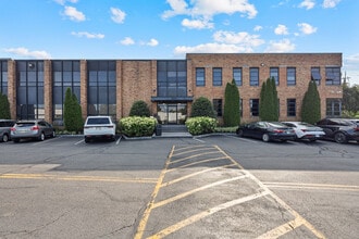 65 Ramapo Valley Rd, Mahwah, NJ à louer Photo intérieure– Image 1 sur 18