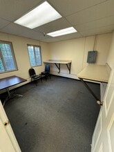 12715 Miller Rd NE, Bainbridge Island, WA à louer Photo intérieure– Image 2 sur 7