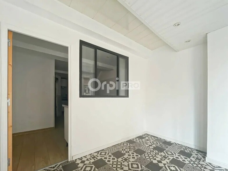 Bureau dans La Ciotat à louer - Photo de l’immeuble – Image 3 sur 6