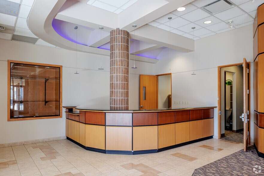 1095 S Monaco Pky, Denver, CO à louer - Hall d’entrée – Image 3 sur 15