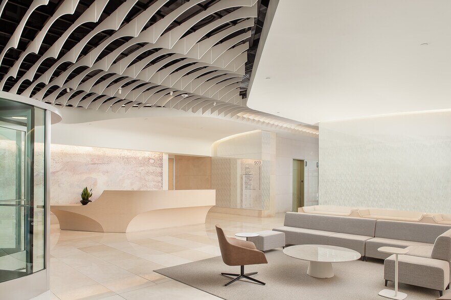 909 N Pacific Coast Hwy, El Segundo, CA à louer - Photo intérieure – Image 3 sur 7