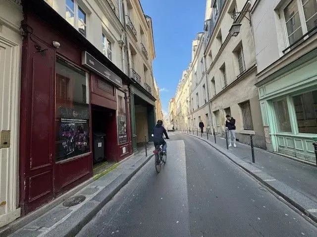 Local commercial dans Paris à vendre - Photo de l’immeuble – Image 1 sur 3
