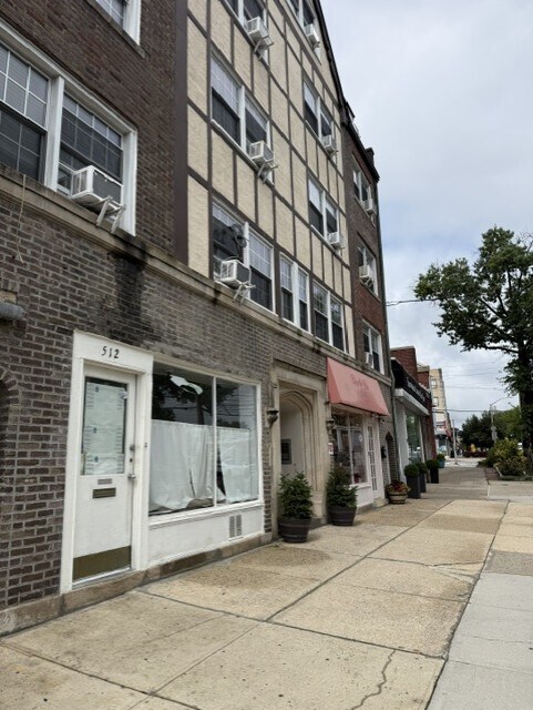 512 Mamaroneck Ave, White Plains, NY à louer Photo de l’immeuble– Image 1 sur 2