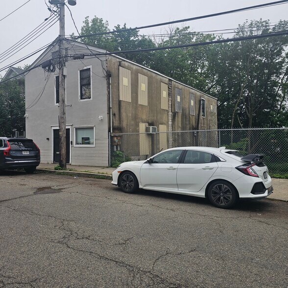 28 Lawrence St, Spring Valley, NY à louer - Photo de l’immeuble – Image 3 sur 5