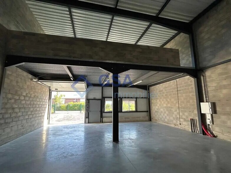 Local d’activités dans Pringy à louer - Photo de l’immeuble – Image 2 sur 5