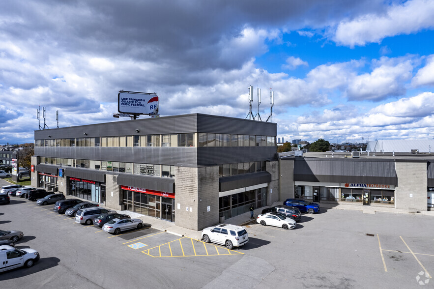 3701-3731 Chesswood Dr, Toronto, ON à louer - Photo de l’immeuble – Image 2 sur 6