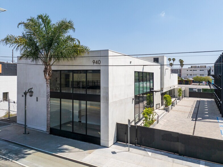 940 N Highland Ave, Los Angeles, CA à vendre - Photo de l’immeuble – Image 2 sur 32